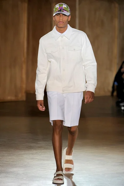 Look 14